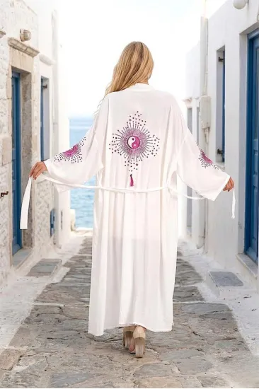 Beyaz Sırtı Ve Kolları Nakışlı Püsküllü Uzun Kimono Beyaz Sırtı Ve Kolları Nakışlı Püsküllü Uzun Kimono