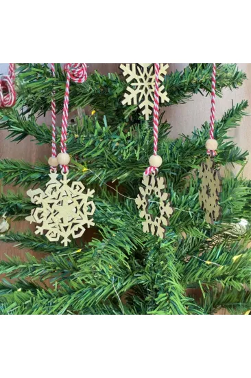 Pilli Peri Ledli 6 Parça Kırmızı Beyaz İpli Kar Tanesi Model Ahşap Yılbaşı Ağaç Süsü (5637) Pilli Peri Ledli 6 Parça Kırmızı Beyaz İpli Kar Tanesi Model Ahşap Yılbaşı Ağaç Süsü (5637)