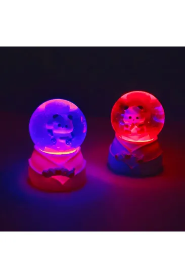 Mini Boy Sevimli Panda Tasarımlı Işıklı Kar Küresi Mini Boy Sevimli Panda Tasarımlı Işıklı Kar Küresi