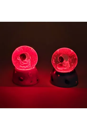 Mini Boy Sevimli Astronot Tasarımlı Işıklı Kar Küresi Mini Boy Sevimli Astronot Tasarımlı Işıklı Kar Küresi