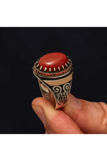 Gümüş Kırmızı Akik Taşlı Desenli Erkek Yüzük Gümüş Kırmızı Akik Taşlı Desenli Erkek Yüzük
