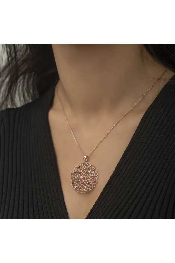 Gümüş Rose Geometrik Desenli Madalyon Kolye Gümüş Rose Geometrik Desenli Madalyon Kolye