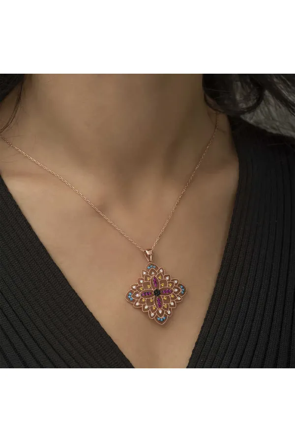 Gümüş Rose Etnik Desenli Madalyon Kolye Gümüş Rose Etnik Desenli Madalyon Kolye