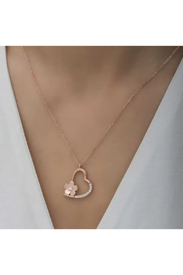 Gümüş Rose Çiçekli Kalp Kadın Kolye Gümüş Rose Çiçekli Kalp Kadın Kolye