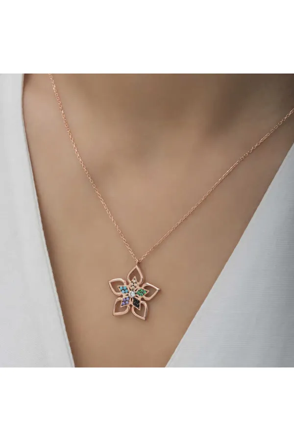 Gümüş Rose Renkli Taşlı Çiçek Kadın Kolye Gümüş Rose Renkli Taşlı Çiçek Kadın Kolye