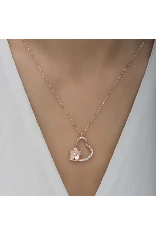 Gümüş Rose Çiçekli Kalp Kadın Kolye Gümüş Rose Çiçekli Kalp Kadın Kolye