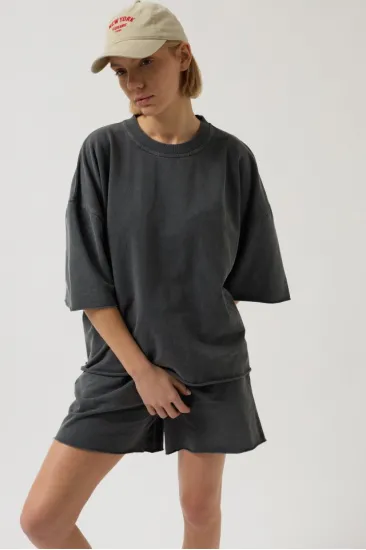 Oversize Lazer Kesim Bisiklet Yaka T-Shirt Oversize Lazer Kesim Bisiklet Yaka T-Shirt