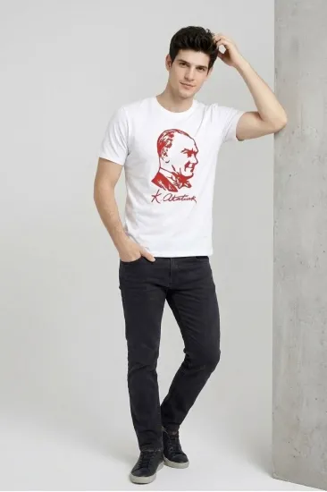Erkek Atatürk Baskılı Tişört Kısa Kollu Bisiklet Yaka T-Shirt - Beyaz Erkek Atatürk Baskılı Tişört Kısa Kollu Bisiklet Yaka T-Shirt - Beyaz
