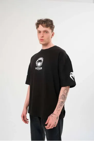 Erkek Kısa Kol Tişört Göğüs ve Kol Bisiklet Yaka Baskılı T-Shirt - Siyah Erkek Kısa Kol Tişört Göğüs ve Kol Bisiklet Yaka Baskılı T-Shirt - Siyah