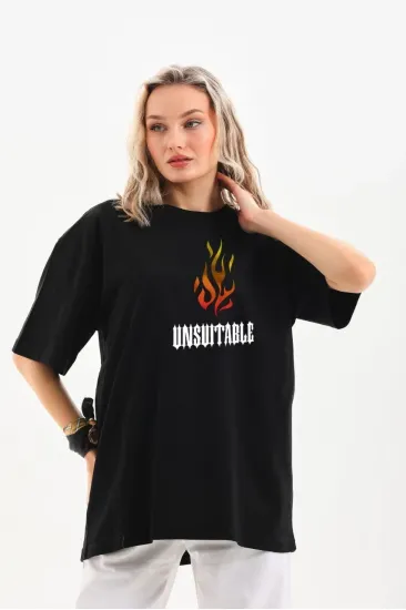 Kadın Baskılı T-Shirt Kısa Kol Bisiklet Yaka Oversize Rahat Kalıp Günlük Tişört - Siyah Kadın Baskılı T-Shirt Kısa Kol Bisiklet Yaka Oversize Rahat Kalıp Günlük Tişört - Siyah