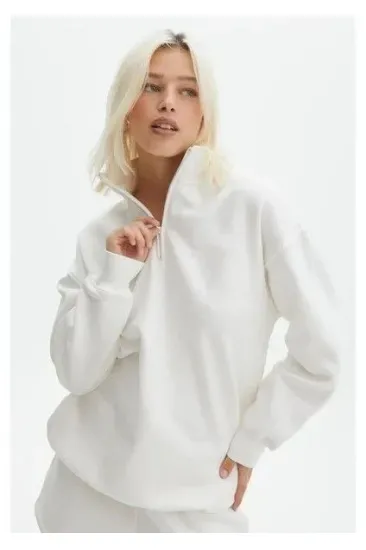 Kadın 3 İplik Pamuklu Oversize Yarım Fermuarlı Yakalı Basic Sweatshirt - Beyaz Kadın 3 İplik Pamuklu Oversize Yarım Fermuarlı Yakalı Basic Sweatshirt - Beyaz