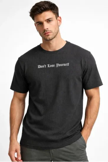 Erkek Wafıl Kumaş Tişört Regular Kalıp Bisiklet Yaka Baskılı T-Shirt - Siyah Erkek Wafıl Kumaş Tişört Regular Kalıp Bisiklet Yaka Baskılı T-Shirt - Siyah