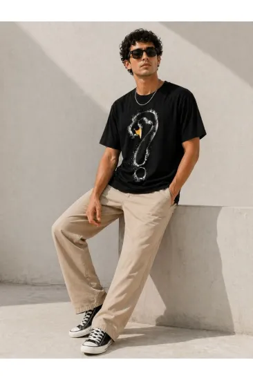 Erkek Kuğu Figürlü Soru İşareti Baskılı Tişört Kısa Kol T-Shirt - Siyah Erkek Kuğu Figürlü Soru İşareti Baskılı Tişört Kısa Kol T-Shirt - Siyah