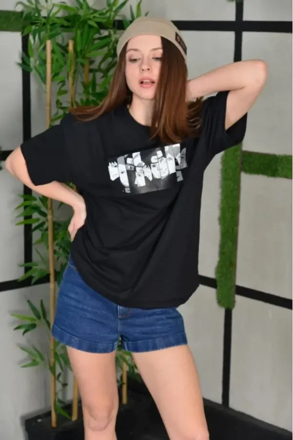 Kadın Bisiklet Yaka Baskılı Kısa kol Oversize T-Shirt - Siyah Kadın Bisiklet Yaka Baskılı Kısa kol Oversize T-Shirt - Siyah