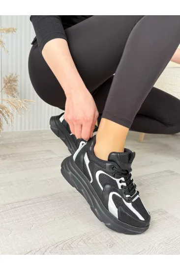 Cata Siyah Cilt Beyaz Detaylı Spor Ayakkabı Cata Siyah Cilt Beyaz Detaylı Spor Ayakkabı