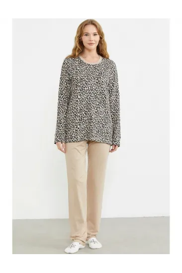 Sementa 76413 Rahat Kalıp Leopar Kombinli Pijama Takım Sementa 76413 Rahat Kalıp Leopar Kombinli Pijama Takım